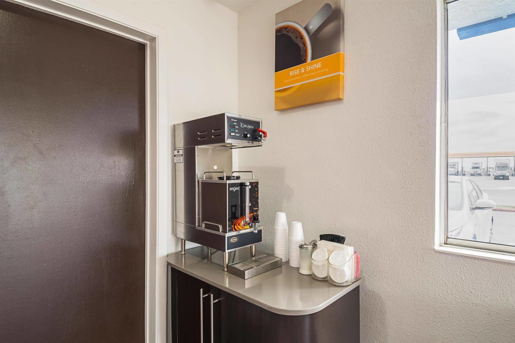 Motel 6 Lost Hills / Buttonwillow Racetrack Extérieur photo