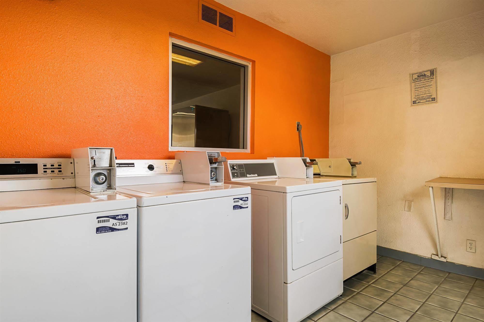 Motel 6 Lost Hills / Buttonwillow Racetrack Extérieur photo